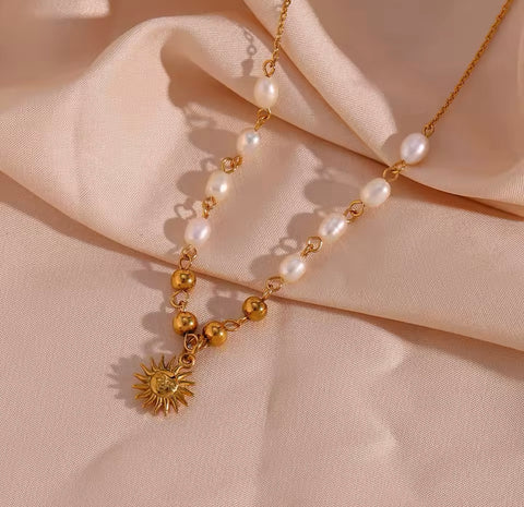 Sun and the Pearls Necklace - Gold