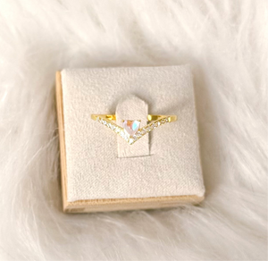 Aura Quartz V Ring in Gold - 925 Sterling Silver