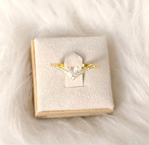 Aura Quartz V Ring in Gold - 925 Sterling Silver