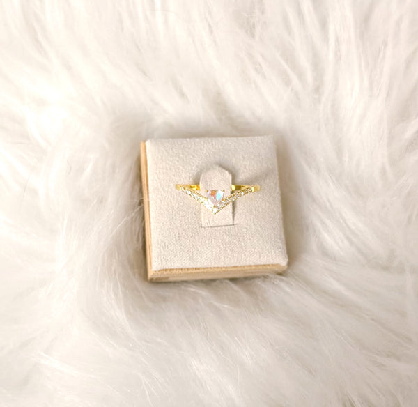 Aura Quartz V Ring in Gold - 925 Sterling Silver