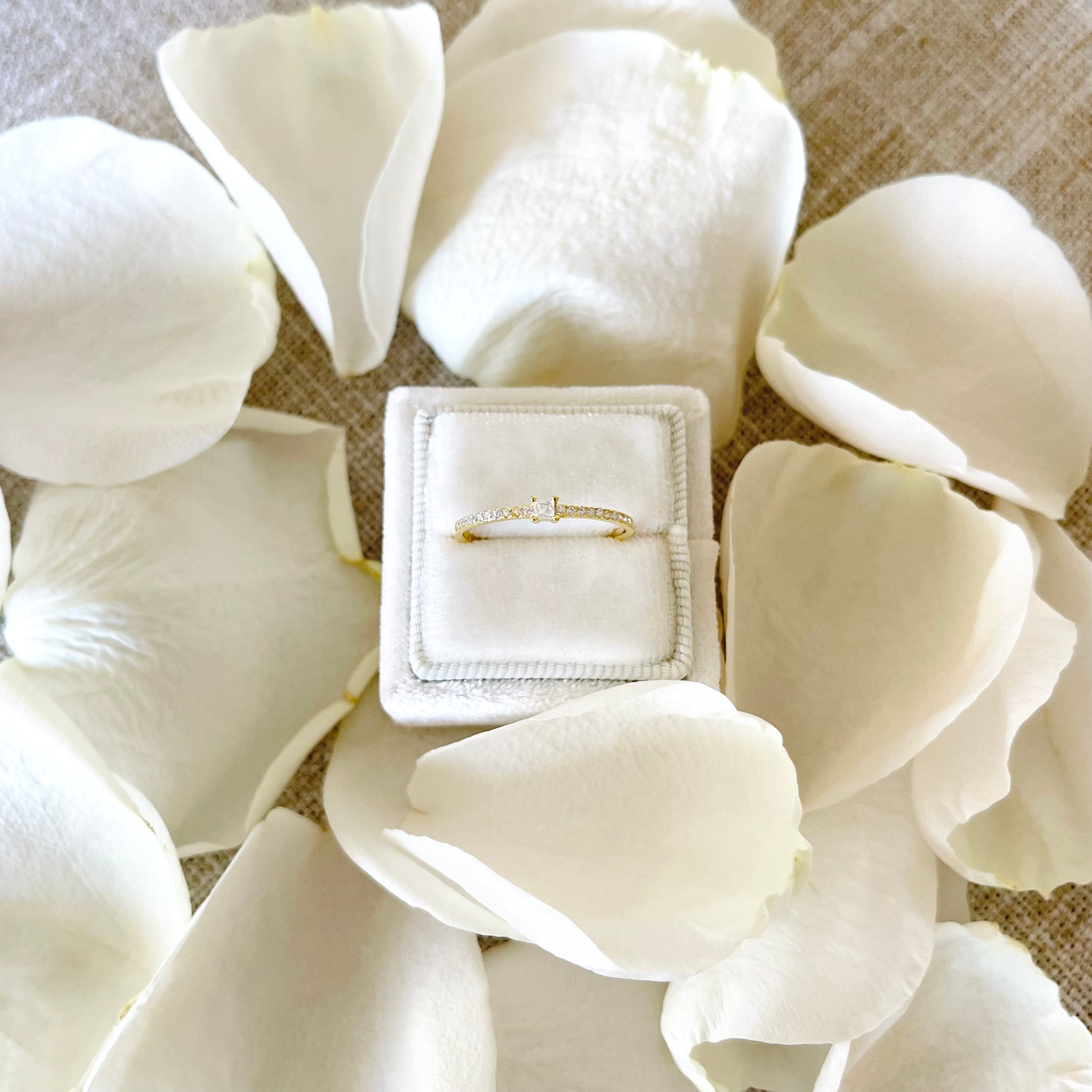 Dainty Princess Cut Ring in Gold - 925 Sterling Silver