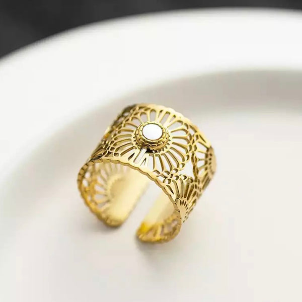 Vintage Gold Ring with Howlite - Adjustable