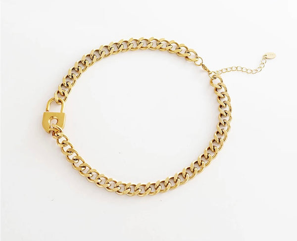 Chain Choker Necklace with a Lock - Gold