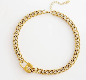 Chain Choker Necklace with a Lock - Gold